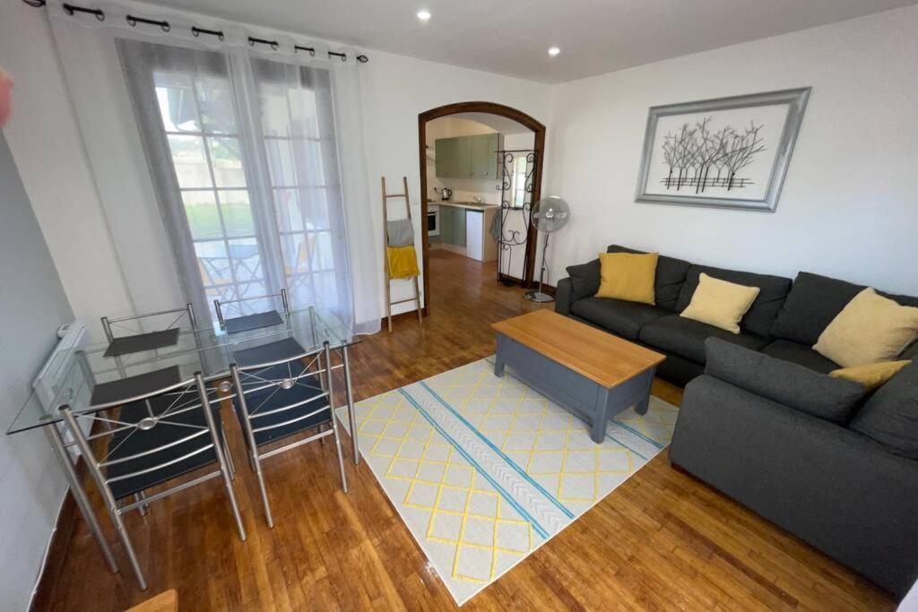 Gite Jeanroy A Cheerful 2 Bedroom Rural Gite Saint-Martial-Viveyrol 외부 사진